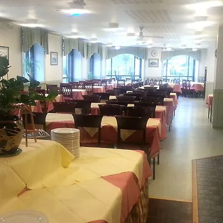 Hotel Summer Tott 2*